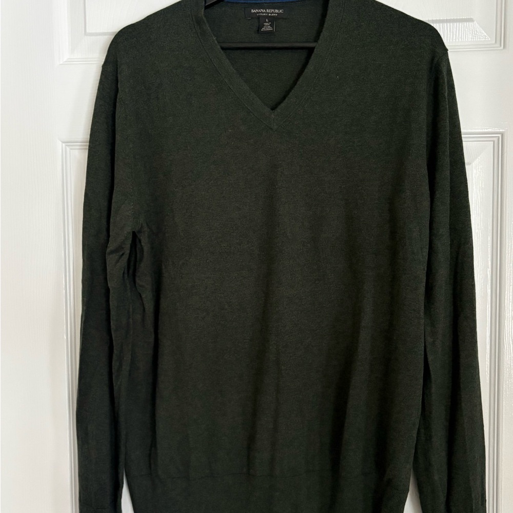 Banana Republic V-Neck Men’s Sz LG Dark Green Heather Silk Luxury Blend Sweater